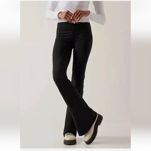 NWT Athleta Rainer Bootcut Pant Reflective Zip Pockets Compression Black Size S - Picture 2 of 10